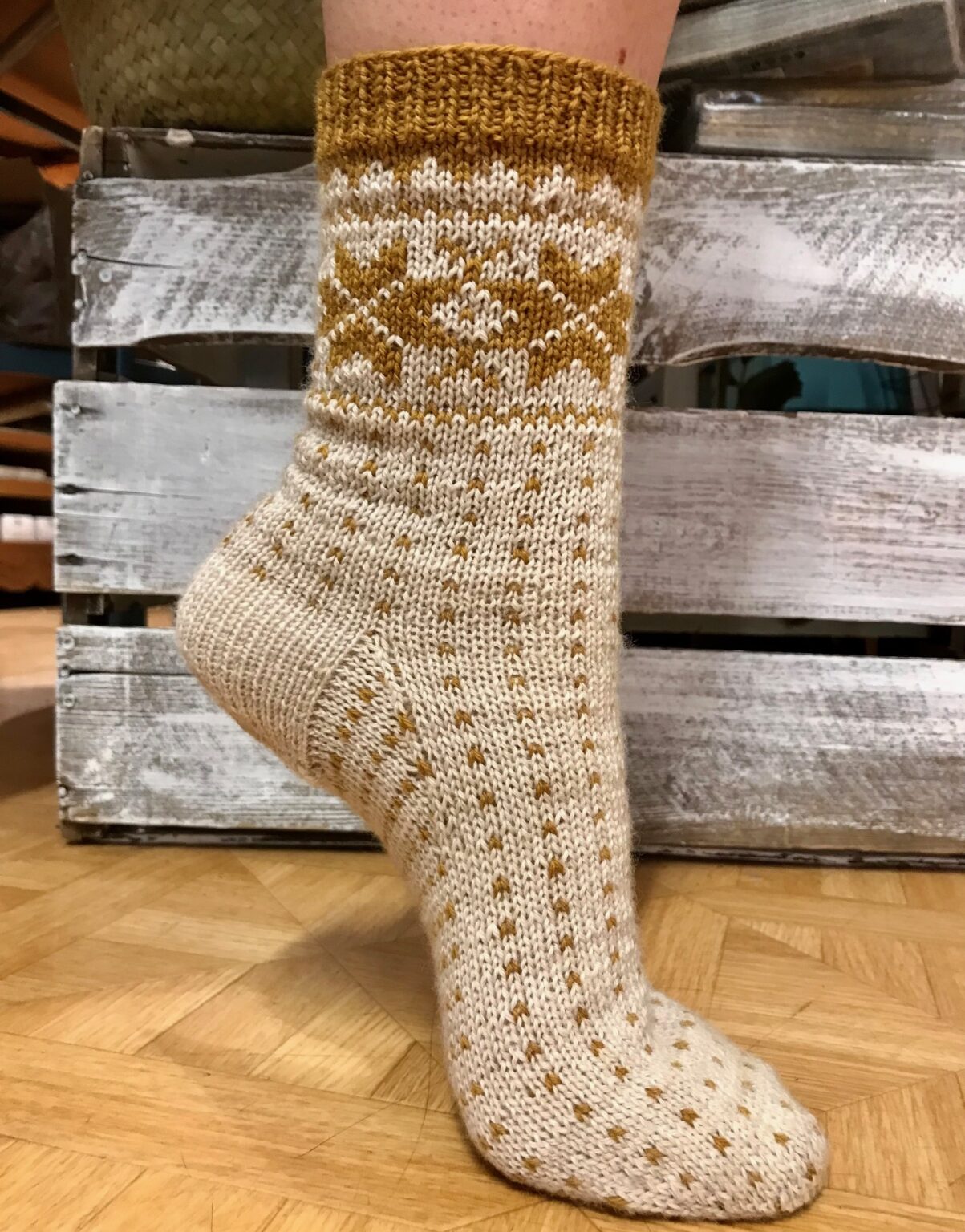 Gullsokken - designet av Merete Norheim.