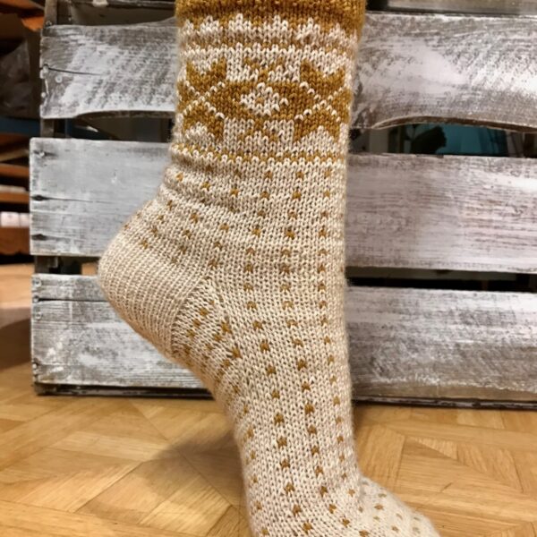 Gullsokken - designet av Merete Norheim.