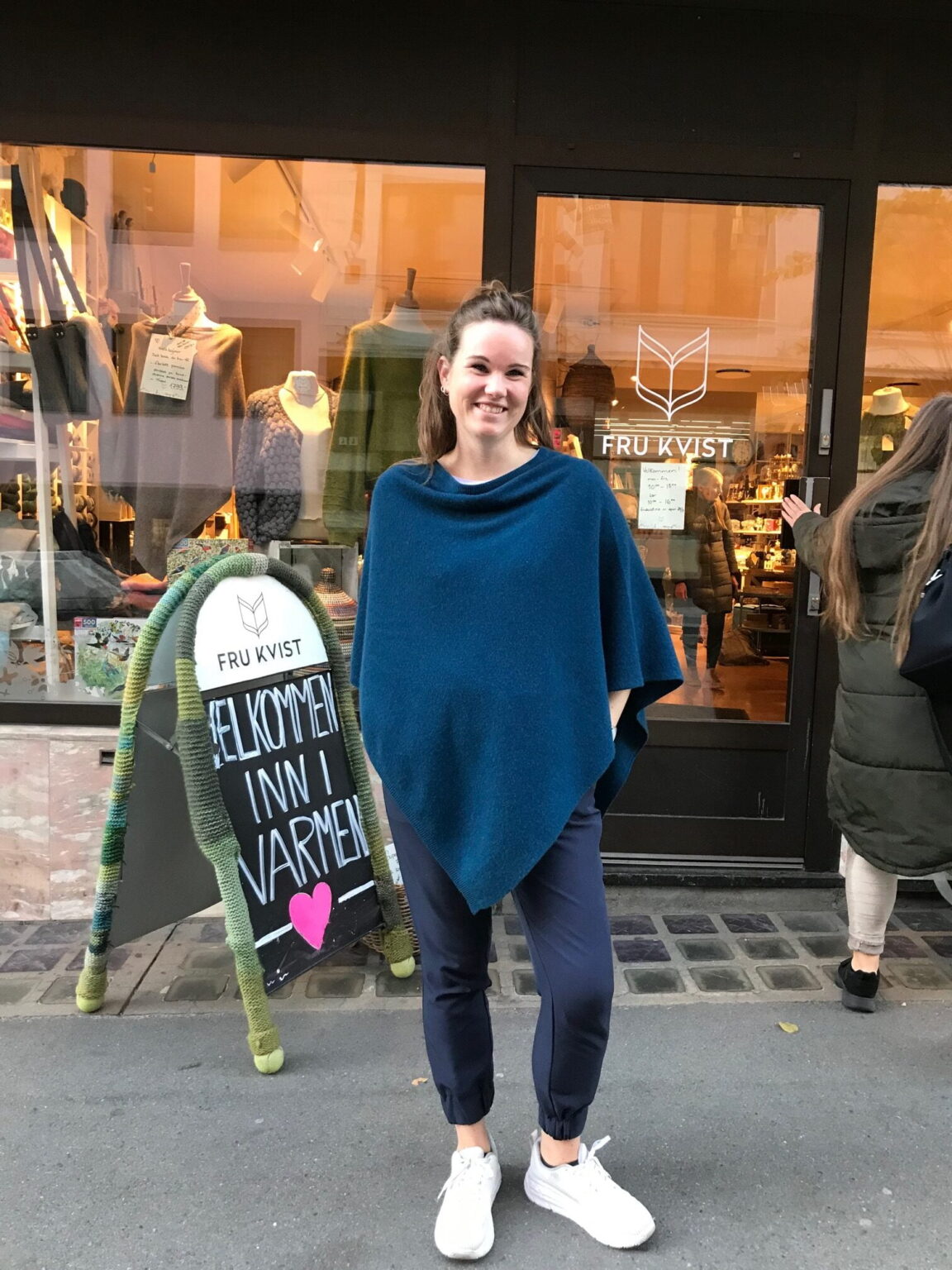 Poncho i 100% kasjmir - Fru Kvists eget design - Bilde 9