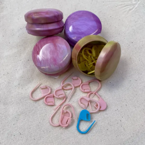 plastmarkører i boks 10 stk
