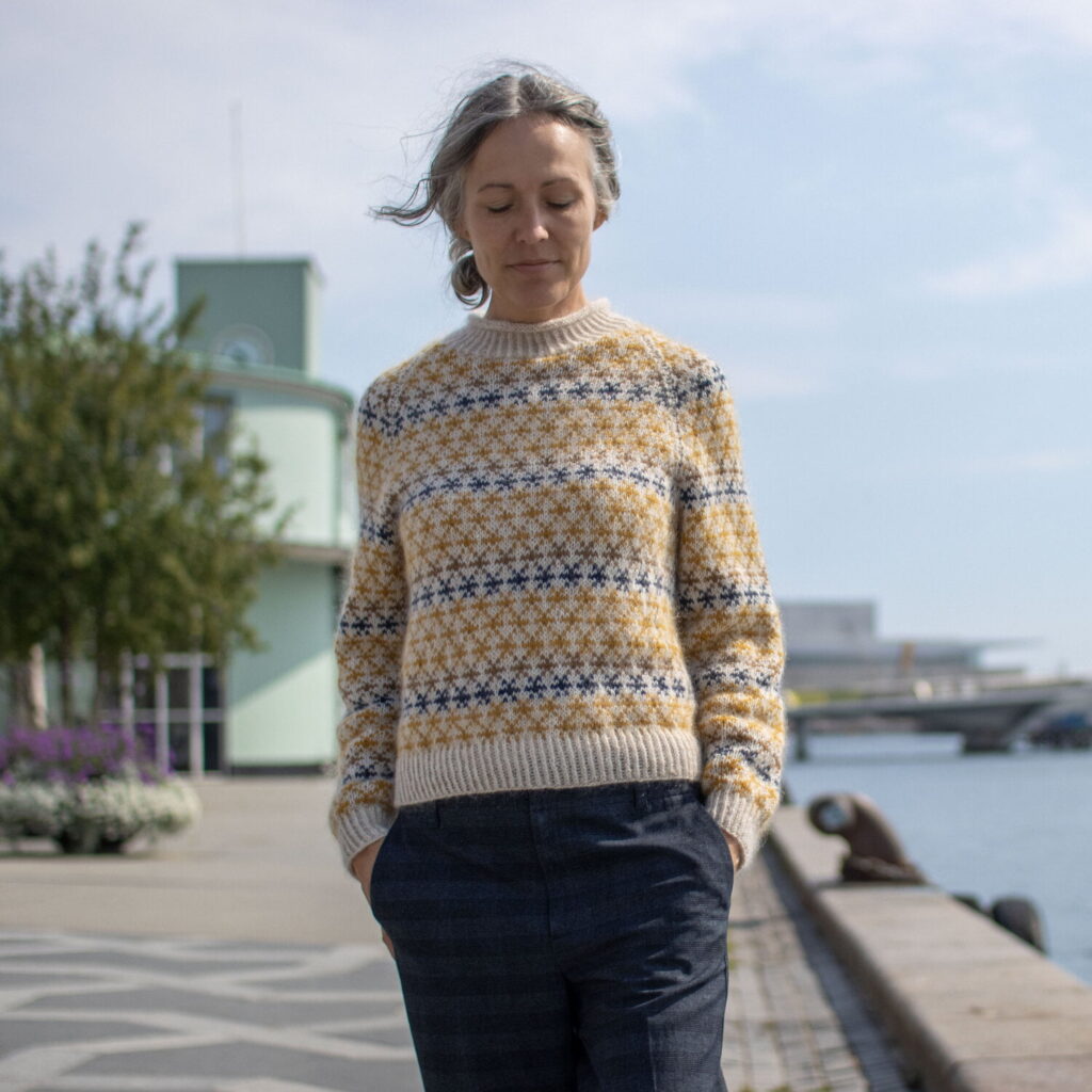 coloured crosses av Anne Ventzel av originalt garnvalg av designeren - garnpakke