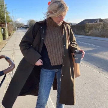 Hazel neck - hassel hals av PetiteKnit får du som gangpakke hos Fru Kvist i designerens foretrukne garn Isager