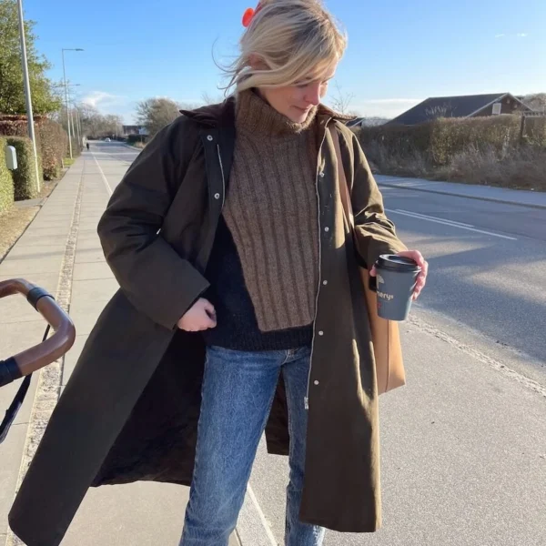 Hazel neck - hassel hals av PetiteKnit får du som gangpakke hos Fru Kvist i designerens foretrukne garn Isager