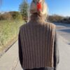 Hazel neck - hassel hals av PetiteKnit får du som gangpakke hos Fru Kvist i designerens foretrukne garn Isager