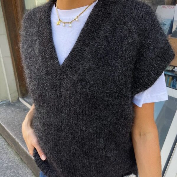 Weekend Slipover V-neck av PetiteKnit - Garnpakke hos Fru Kvist