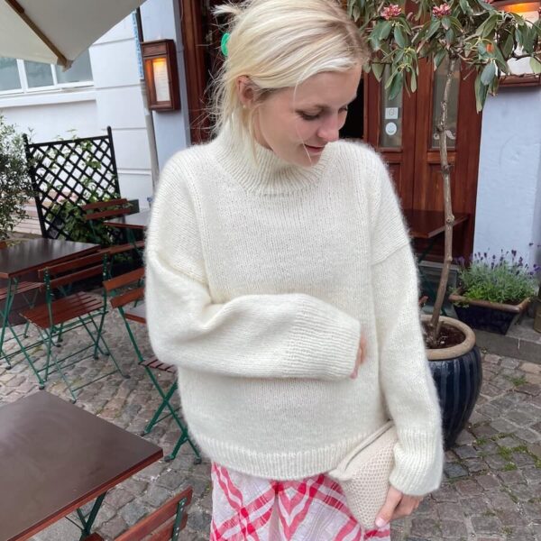 Petiteknit - oppskrifter og garnpakker hos Fru Kvist Weekend Sweater av PetiteKnit - Garnpakke