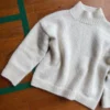Petiteknit - oppskrifter og garnpakker hos Fru Kvist Weekend Sweater av PetiteKnit - Garnpakke