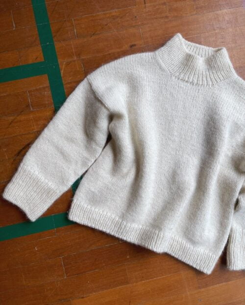 Petiteknit - oppskrifter og garnpakker hos Fru Kvist Weekend Sweater av PetiteKnit - Garnpakke