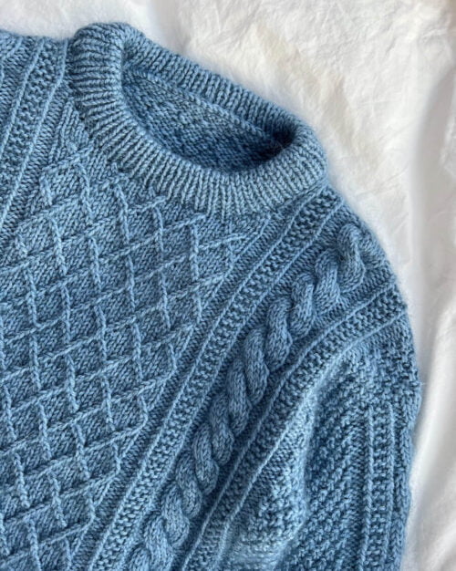 Barnegenser oppskrift strikk Moby Sweater Junior av PetiteKnit hos Fru Kvist