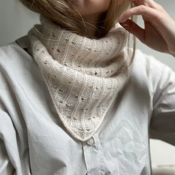 Hyo bandana av Aegyoknit