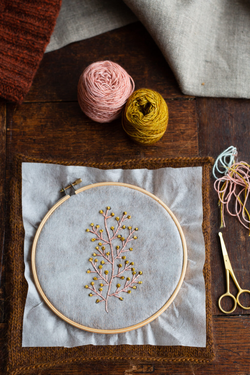 Embroidery on knits - Judit Gummlich - Bilde 3