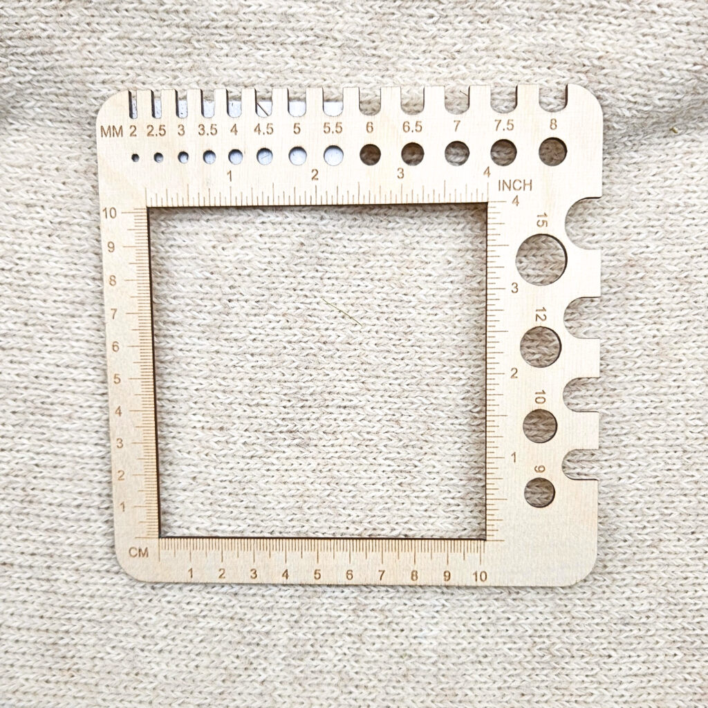 Pinnemåler/strikkefasthetsramme i tre 15 x 15 cm - Bilde 2