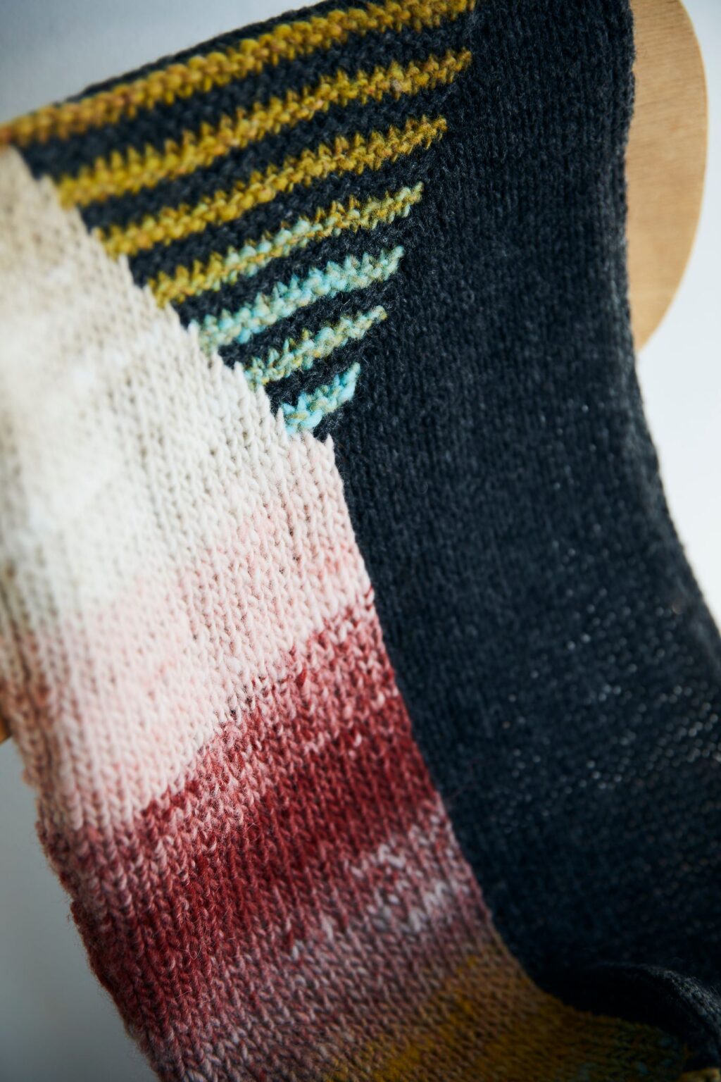 Knits from the LYS: Espace Tricot. Laine publishing. frukvist.no