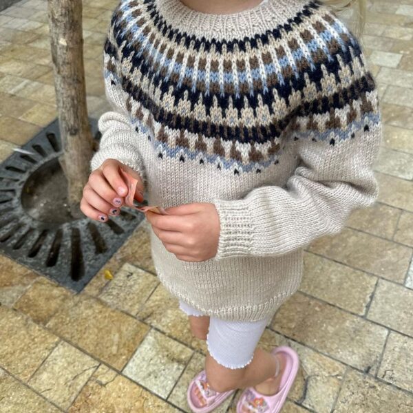 celeste sweater junior PetiteKnit frukvist.no strikkegenser mønsterstrikk