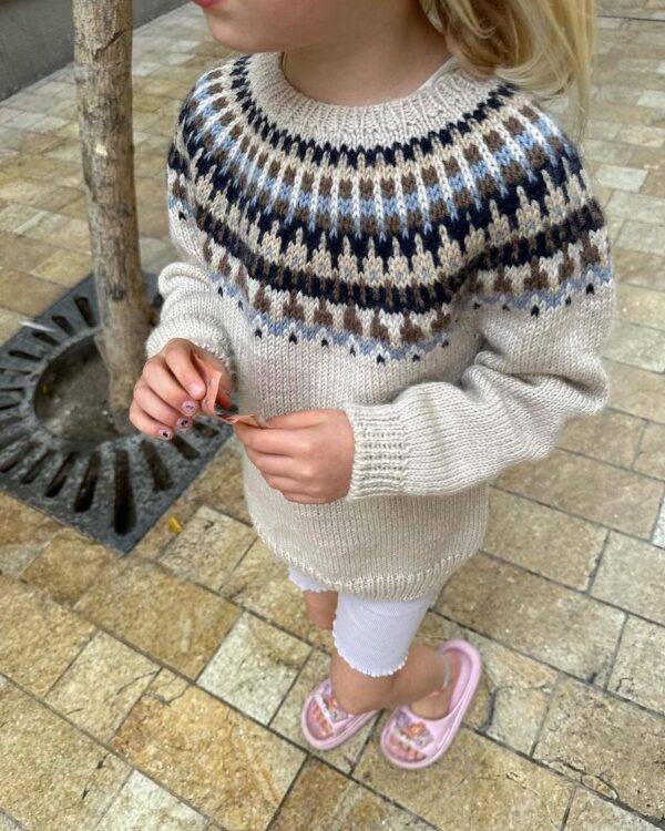 celeste sweater junior PetiteKnit frukvist.no strikkegenser mønsterstrikk