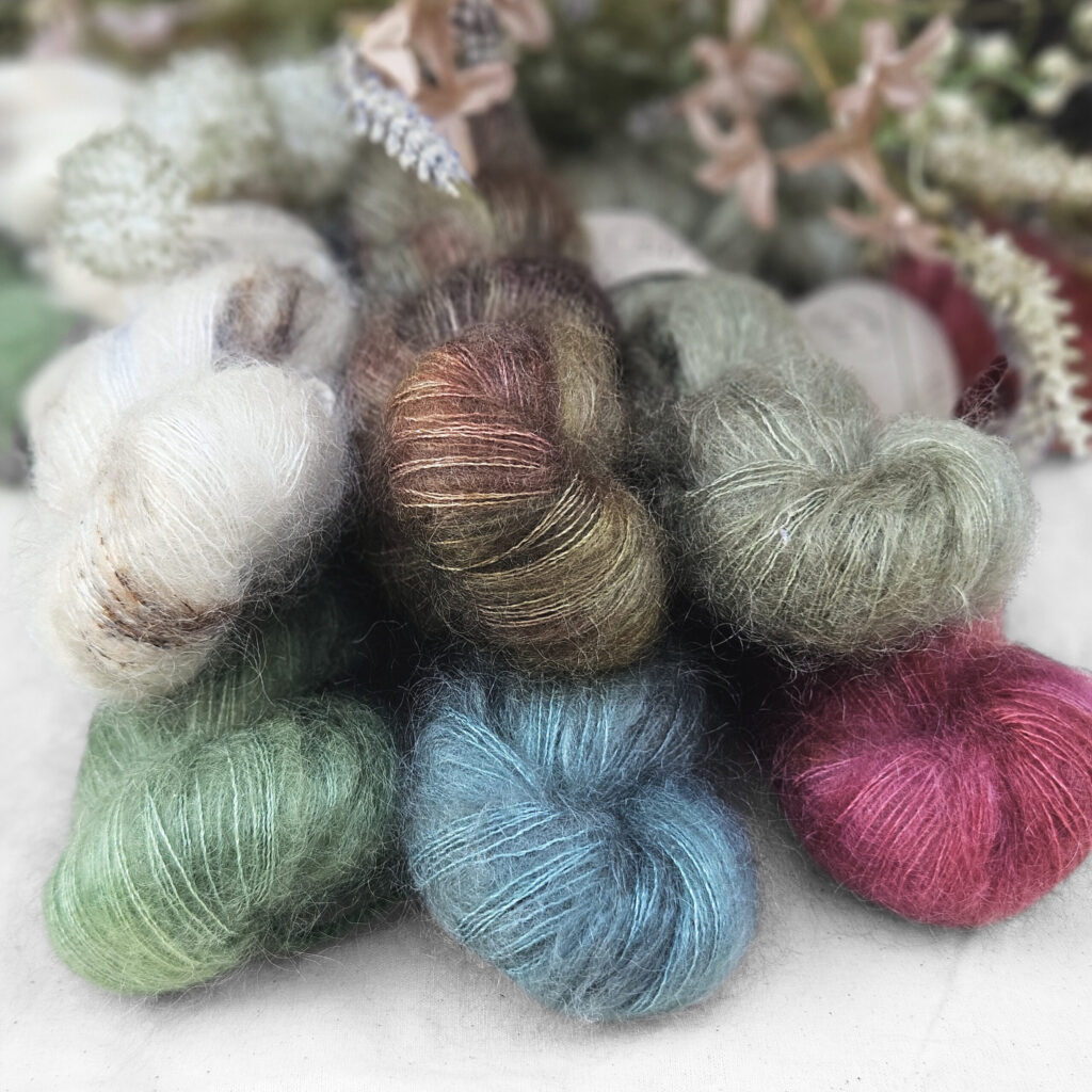 Hettestrikk - Håndfarget Silk Mohair