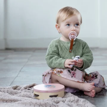 Baba og barn - strikk fine plagg med strikkepakker fera Fru Kvist