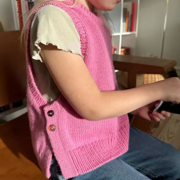 Lulu Slipover Junior av PetiteKnit