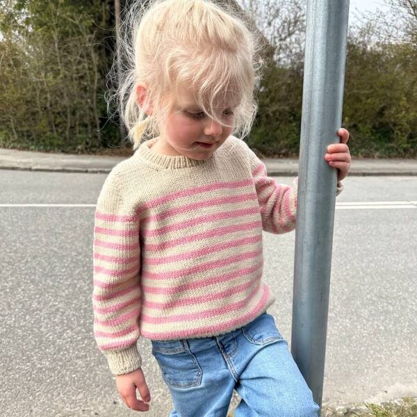 Lyon Sweater Junior av PetiteKnit