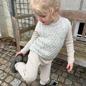 Moby Slipover Mini av PetiteKnit