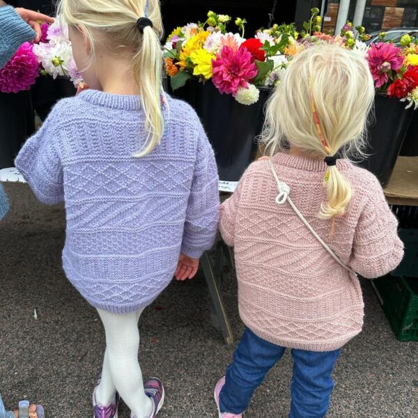 Storm Sweater Junior av PetiteKnit