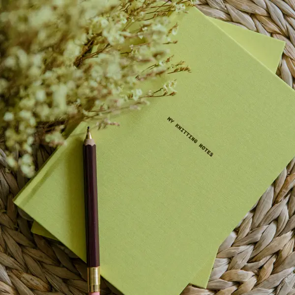 Laine - My knitting notes (gul)