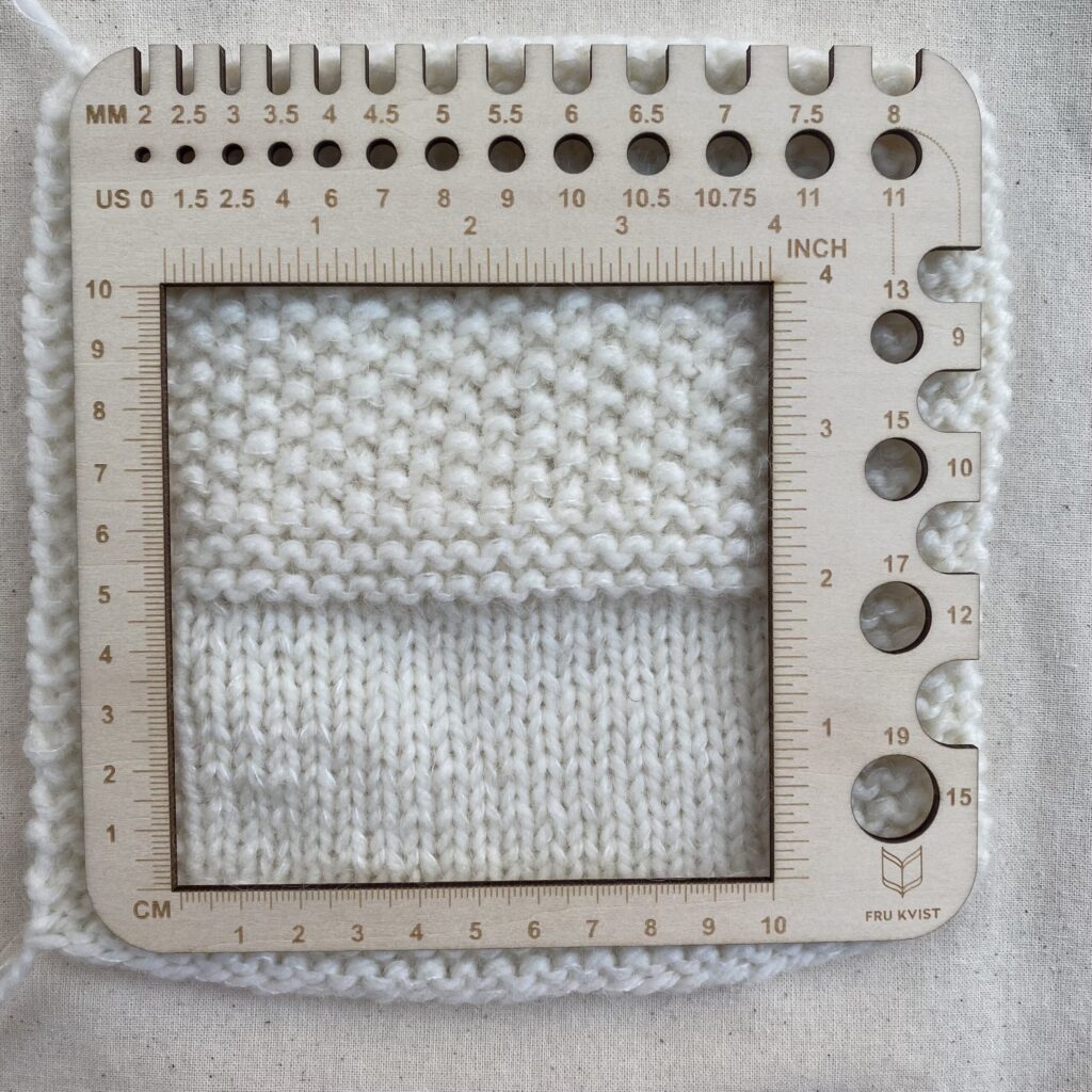 Fru Kvist - strikkefasthetsmåler i tre (10 x 10 cm) - Bilde 5