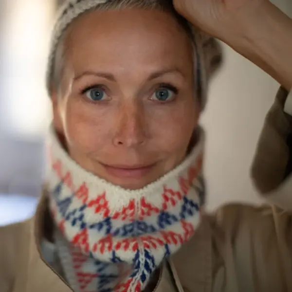 Spotty Neck Warmer av Anne Ventzel