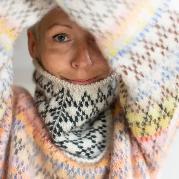 Spotty Neck Warmer av Anne Ventzel