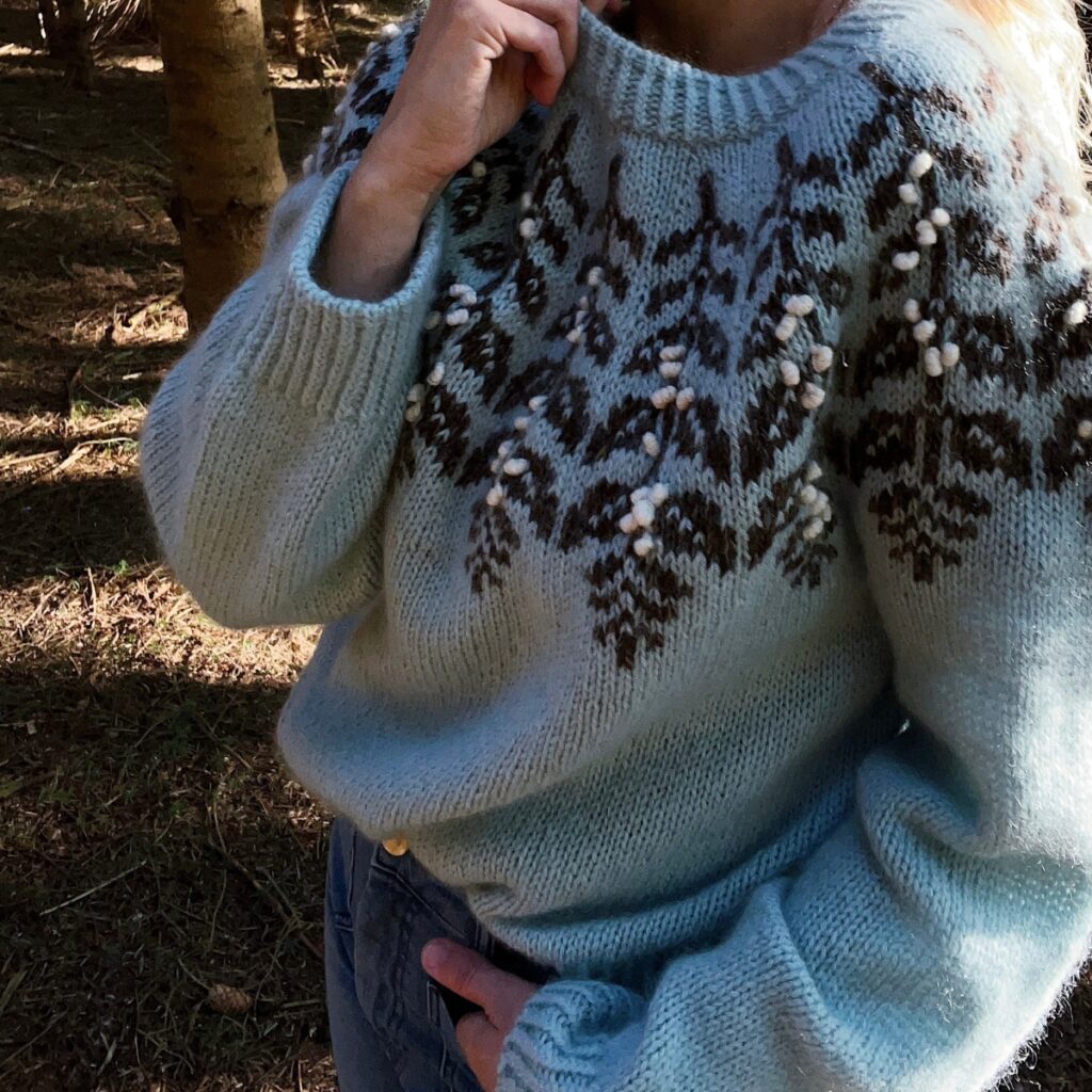 Kristtjørn Christmas Sweater av Hanne Rimmen - Bilde 2