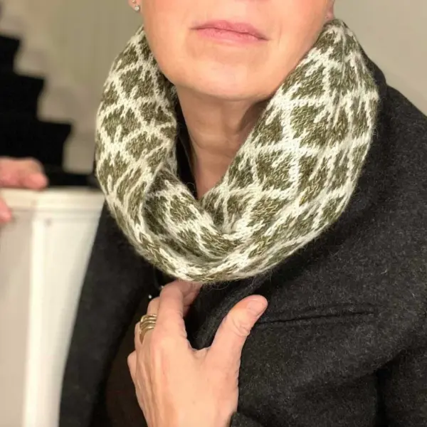 Aase Infinity Scarf av Hanne Rimmen