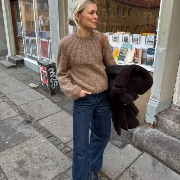 Sunday Sweater av PetiteKnit