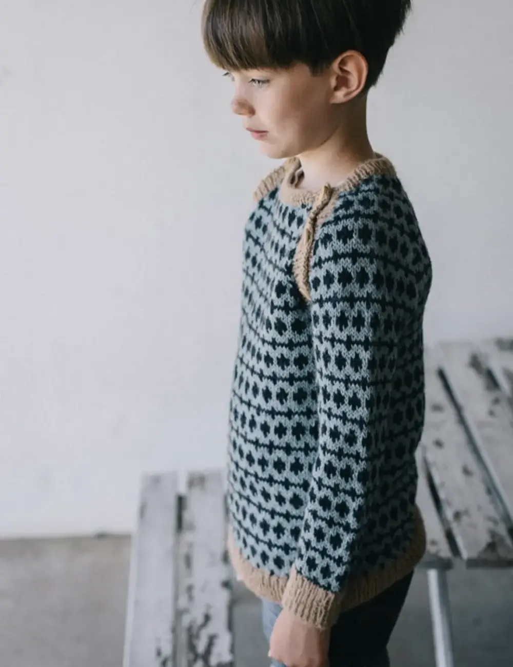Børnesweater med raglanermer og skrå knaplukning - Bilde 5
