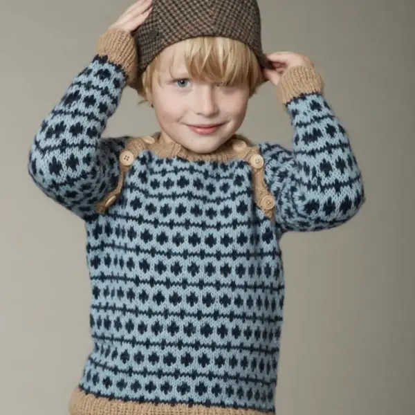 Børnesweater med raglanermer og skrå knaplukning