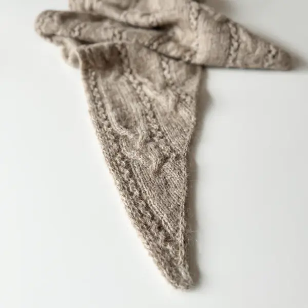 Lacey Braid Shawl av Odd Row