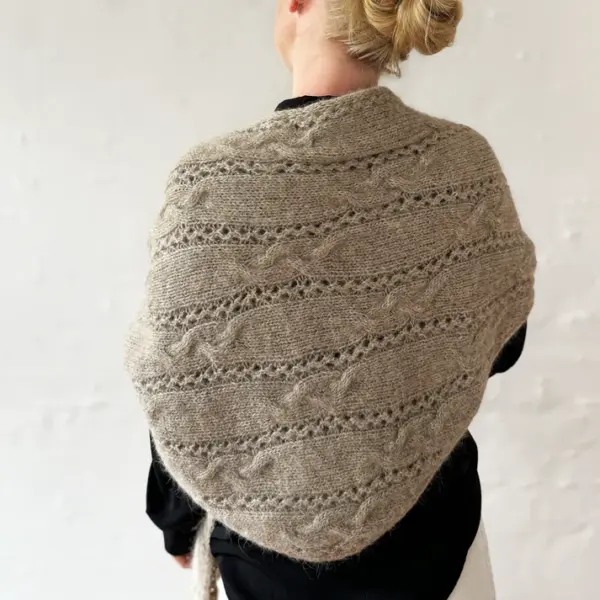 Lacey Braid Shawl av Odd Row