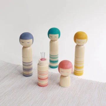 Kokeshi presentasjon av alle farger