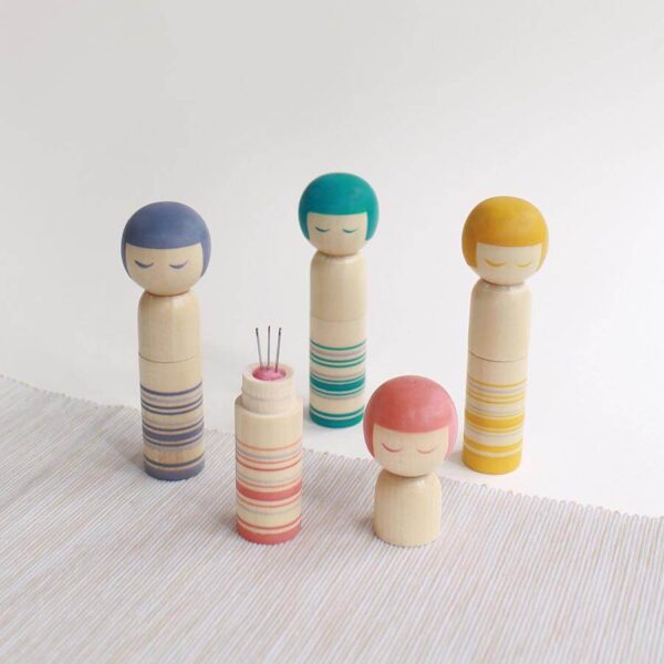 Kokeshi presentasjon av alle farger