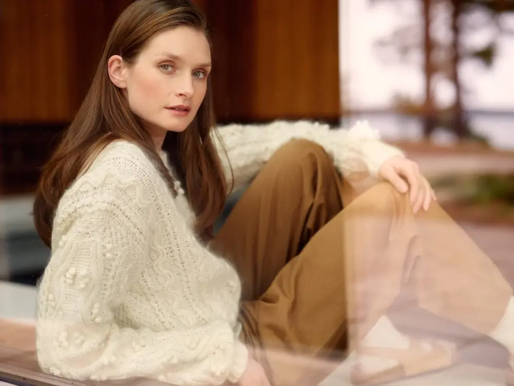 Entwined: Cables, Lace and Knitted Textures. Modell: Goddess