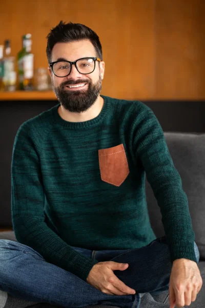 So Basic Sweater av Maxim Cyr
