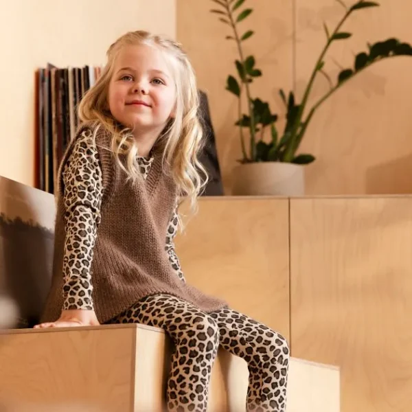 Mini Bear av Maria Bach Jensen (Sanastrik), Nordic Roots Kolleksjon fra Filcolana. Hovedbilde