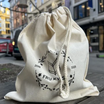 Fru Kvist 10 år drawstiring bag liten