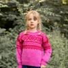 Sandnes Garn 2411 Norske Ikoner Marius Barnegenser Rosa foran
