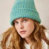 Sandnes Garn Must-Have Beanie grønn&blå
