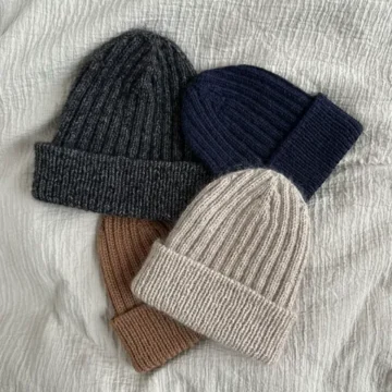 Dual Loop Beanie av Other Loops i Jensen og Silk Mohair flere luer