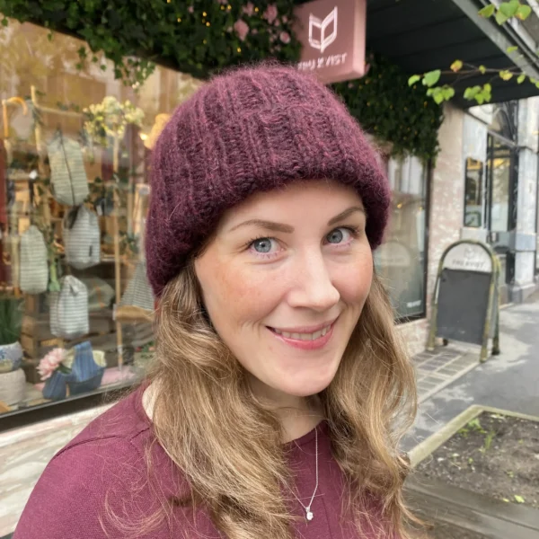 Issa Hat, Isabel