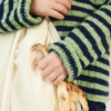 Sedrick Sweater fra Sandnes Garn, i Sunday (grønn versjon), detaljer erme