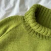 Amy Sweater fra PetiteKnit i Peer Gynt, detaljer hals