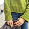 Amy Sweater fra PetiteKnit i Peer Gynt, closeup