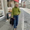 Amy Sweater fra PetiteKnit i Peer Gynt, gatebilde forside